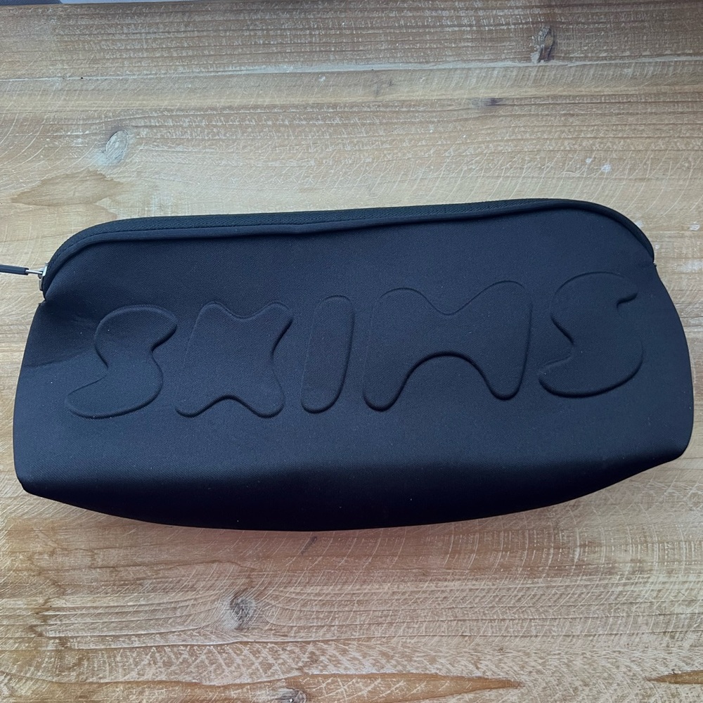 Skims Neoprene Embossed Pouch Clutch in Black New - Picture 2 of 5